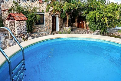 Villa con piscina privata e aria condizionata
