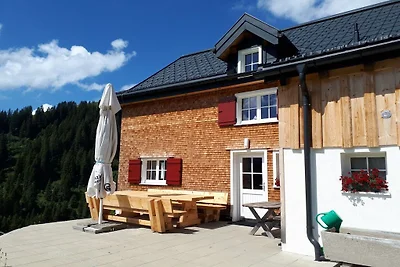 Vakantiehuis in Damüls met zwembad