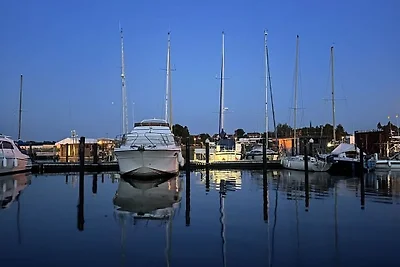 Premium Houseboat Blue Lagoon