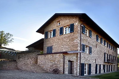 Villa in Monastero Bormida met balkon