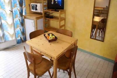 Villa in Port Venus mit Zugang zum Pool