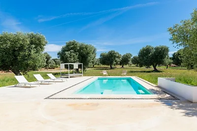 Villa Aura d'Olivo / UTNZ