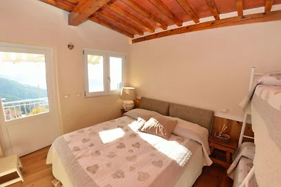 Schönes Ferienhaus mit Swimmingpool in...