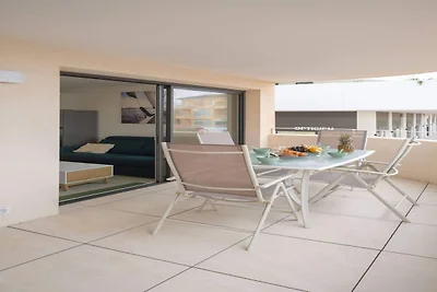 Modernes Strandapartment mit Terrasse