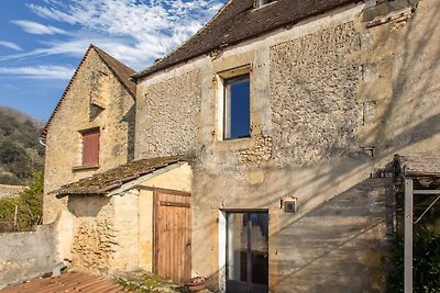 Charming holiday home in Nouvelle-Aquitaine w...