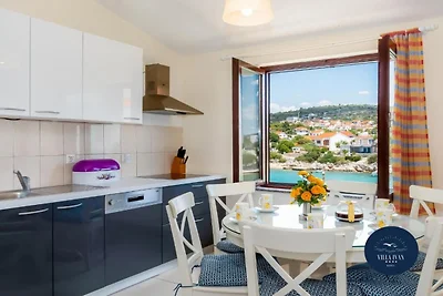 Villa Ivan apartment with balcony and sea vie...