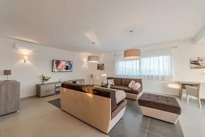 Deluxe Four Bedroom Villa with Sea View and P...