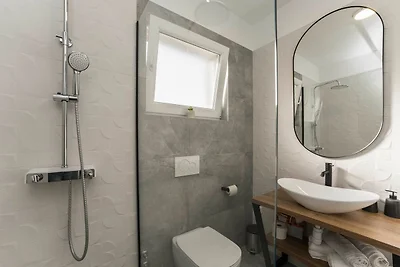 Luxury D Apartments - Two Bedroom Apartment w...