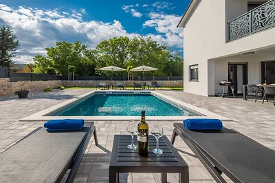 Villa à Kornić avec piscine