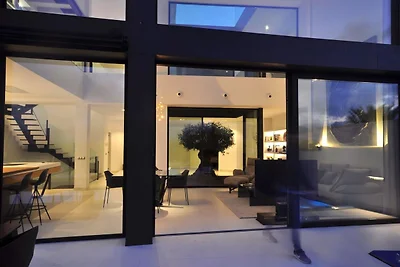 Modernes Ferienhaus in Buger mit Pool