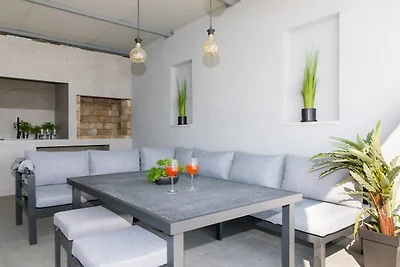 Spectacular Bol Island Sea View Villa with Po...