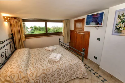 Villa a Montefiascone con spiaggia di mare
