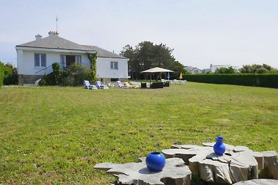 Holiday home with sea views,...