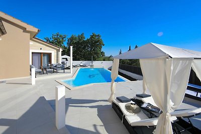 Erstaunliche Villa mit Pool und Meerblick, um...