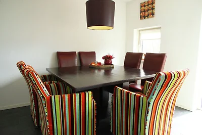 Luxuriöses Ferienhaus am Waldrand in Langweer