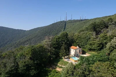 Ferienhaus in Calci mit Schwimmbecken