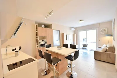 3-Zimmer-Apartment im Herzen von Cannes, 2 Mi...