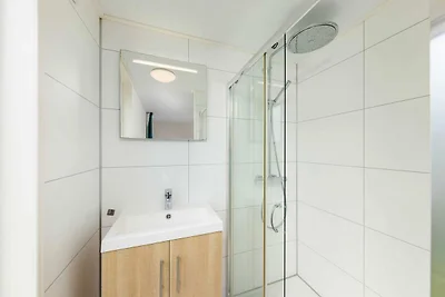 Moderne Lodge, zwei Badezimmer, 1 km vom Stra...