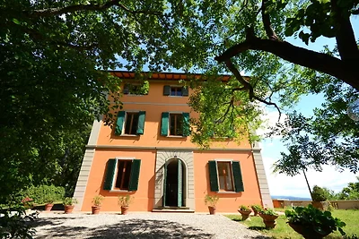 Ein Teil einer schönen Villa mit Aussicht
