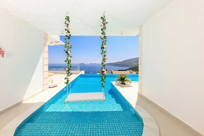 Villa in Kalkan mit Schwimmbecken