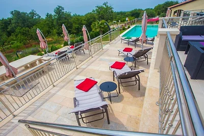 II in Villa Sunce