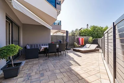 Wohnung in Rogoznica mit Terrasse