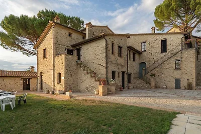 Appartamento di Charme a Montone con Giardino