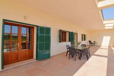 Ferienhaus in Llubi mit Schwimmbecken