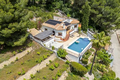 Villa con giardino e piscina privata ad...