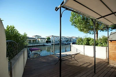 Moderne Villa in Meeresnähe mit Balkon