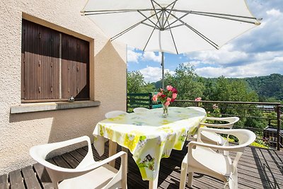 Gezellig vakantiehuis in Miremont met tuin