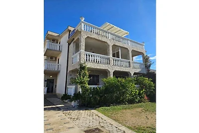 Wohnung in Tribunj mit Balkon und Parken