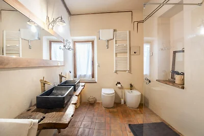 Villa met uitzicht op het meer en spa
