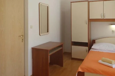 Wohnung im Haus Pink Starigrad Paklenica