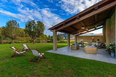 Villa vicino Lucca con forno e giardino