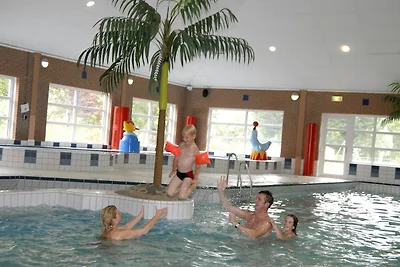 Villa am Wasser mit eigenem Steg
