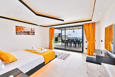 Villa in Kalkan mit Schwimmbecken