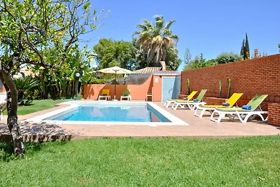 Villa in einer ruhigen Gegend mit privatem Po...