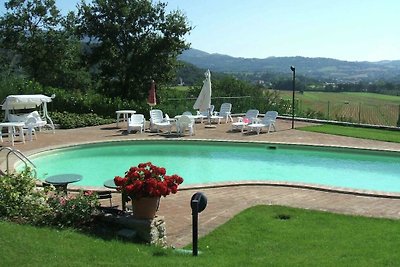 Spaziosa casa vacanze a Corciano con piscina