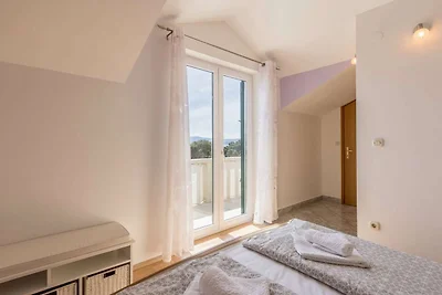 One Bedroom Apartment with Terrace and Sea Vi...