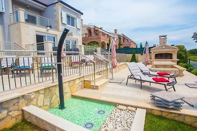 III in Villa Sunce