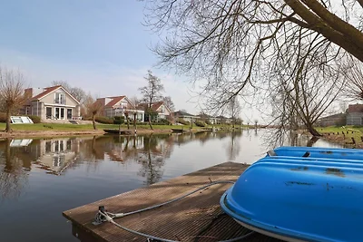 Komfortabler Deluxe-Bungalow am Wasser