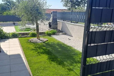 Casa de vacaciones en Buje con piscina.