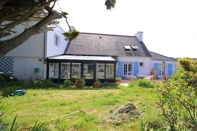 Villa in Cléden-Cap-Sizun mit Terrasse