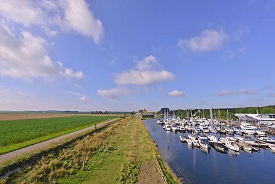 Apartment am Wasser mit Terrasse