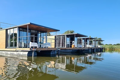Hausboot in Łazy am Jamno-See und Meer