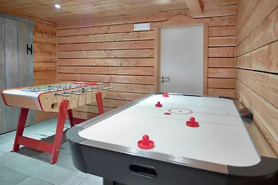 Imposant vakantiehuis in Stoumont met binnenz...