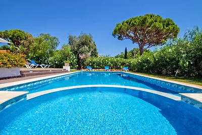 Villa ad Almancil con 9 camere da letto
