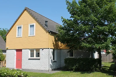 Geräumiges Ferienhaus mit Sauna in Strandnähe