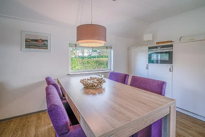 Charmante Villa mit großem Garten am Wasser